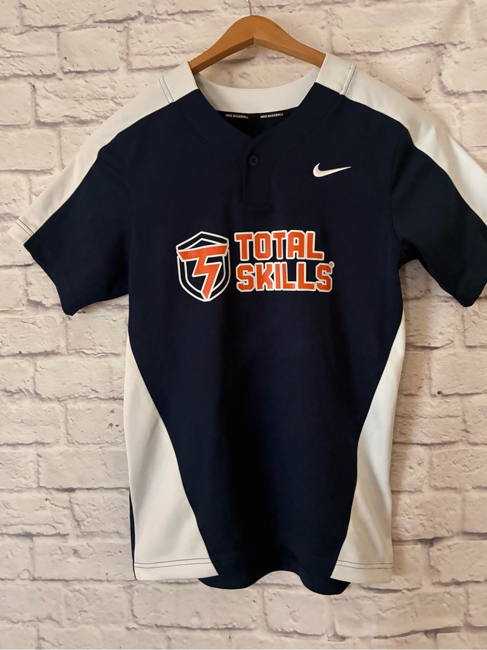 Nike Men’s 'Total Skills' Navy & White Performance Tee - Small